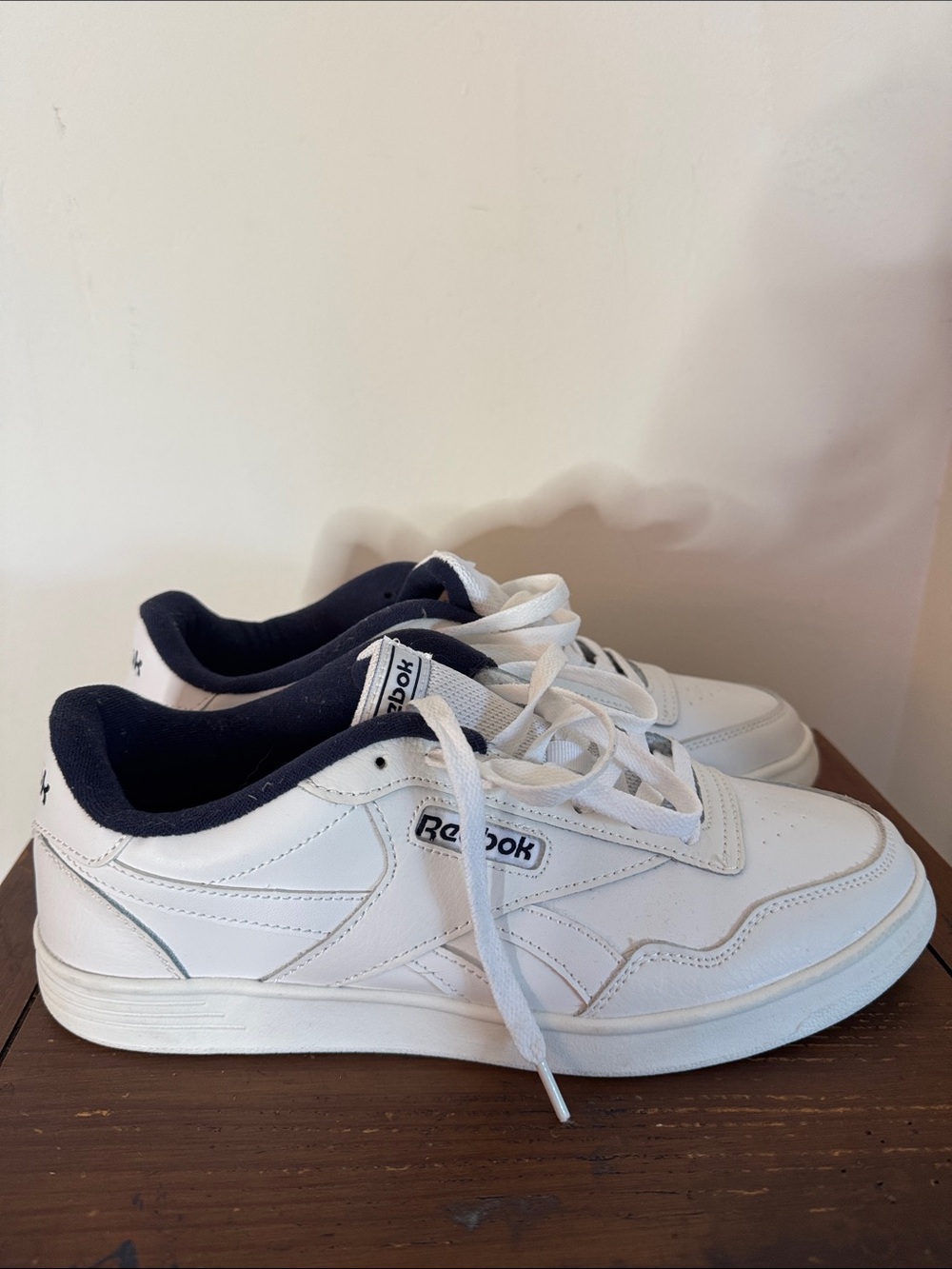 Reebok Men’s White Sneakers with Navy Collar - Picture 2 of 6